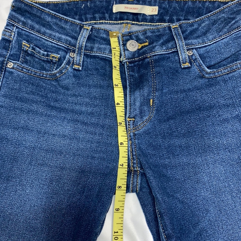 711 Levi’s skinny jeans. Size 23. - Picture 12 of 13